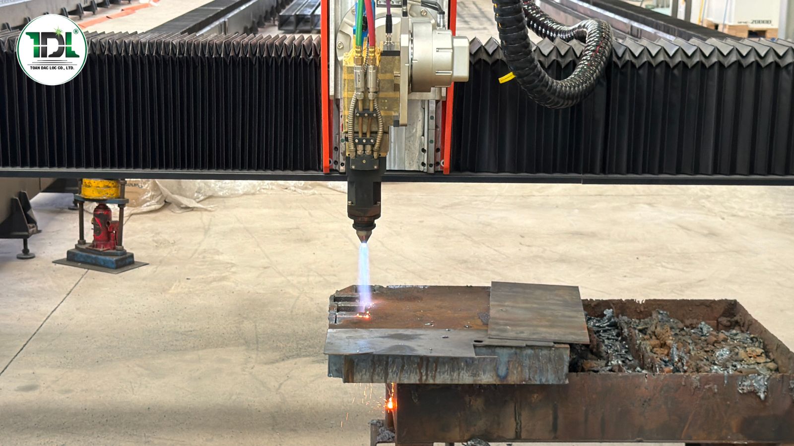 Laser Gas Hybrid là công nghệ cắt kết hợp giữa tia laser công suất cao và khí oxy