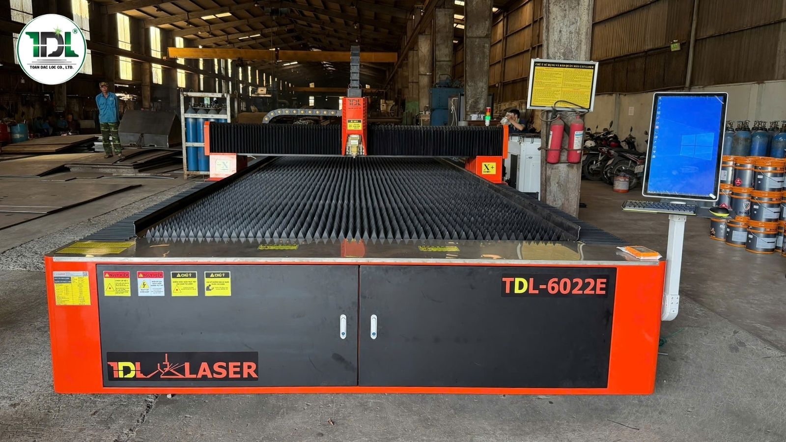 xuong-nho-co-nen-mua-may-cat-laser-kim-loai